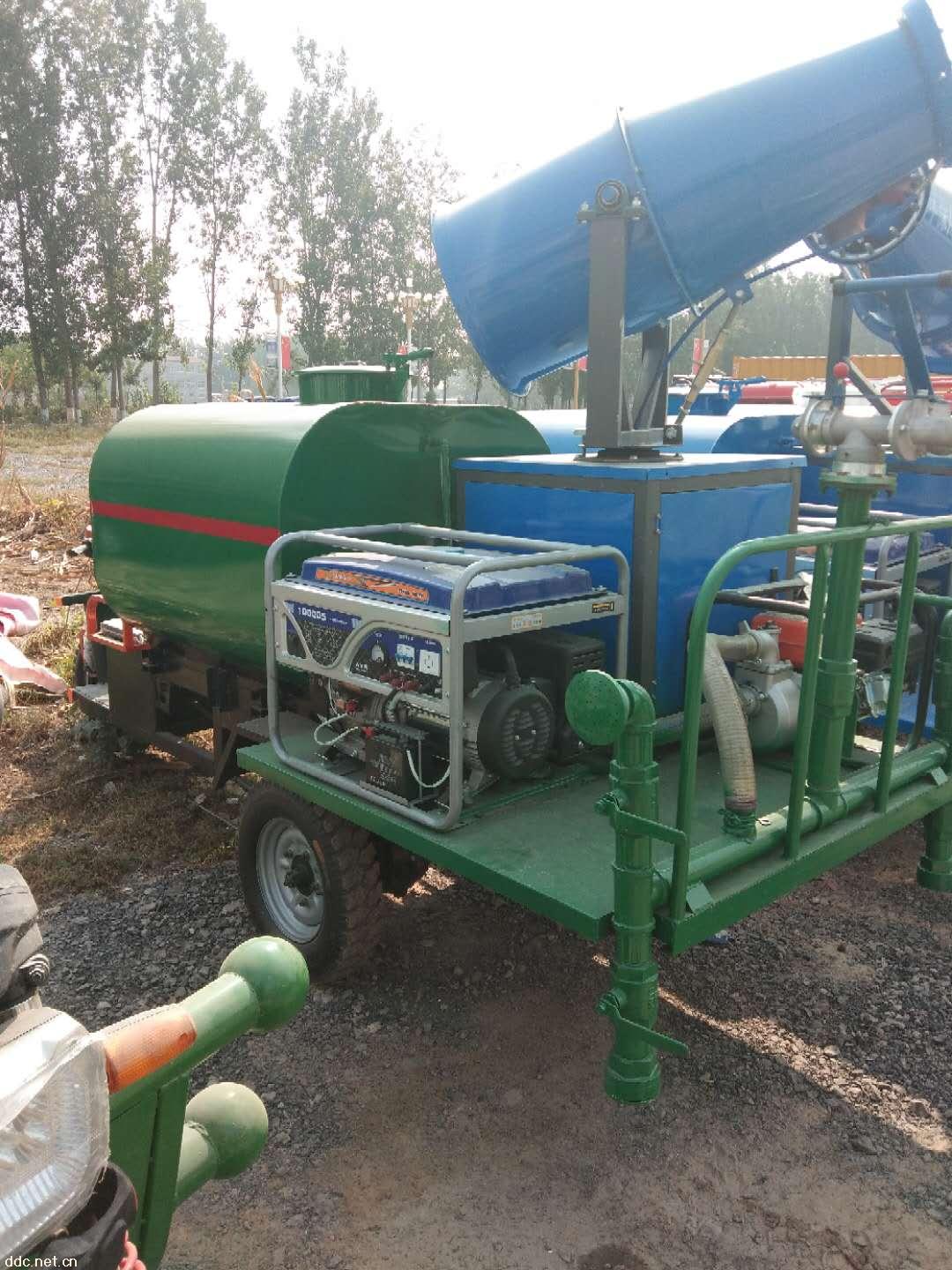 小型喷雾车除尘车电动雾炮洒水车